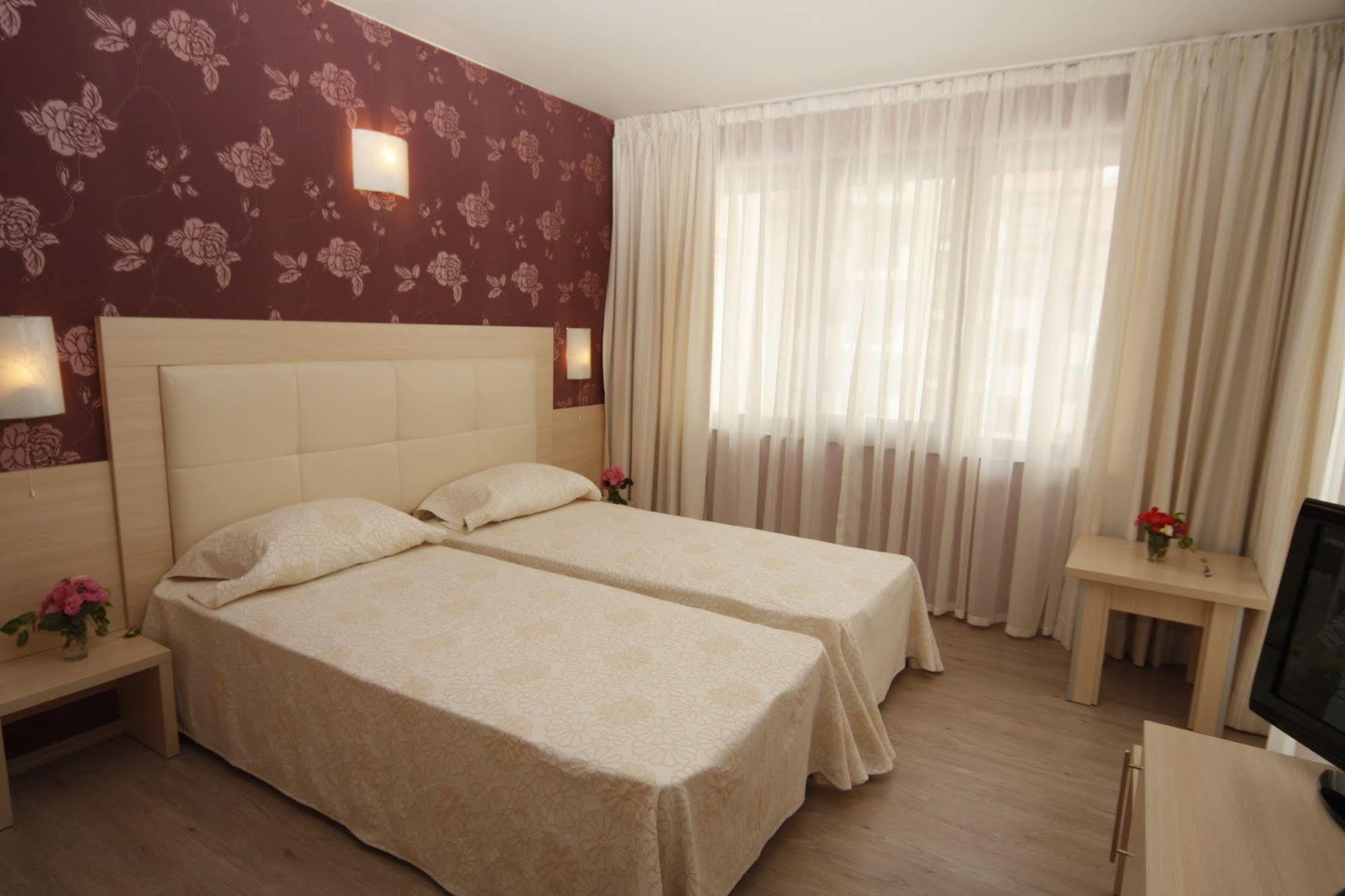 Hotel Relax Complex &